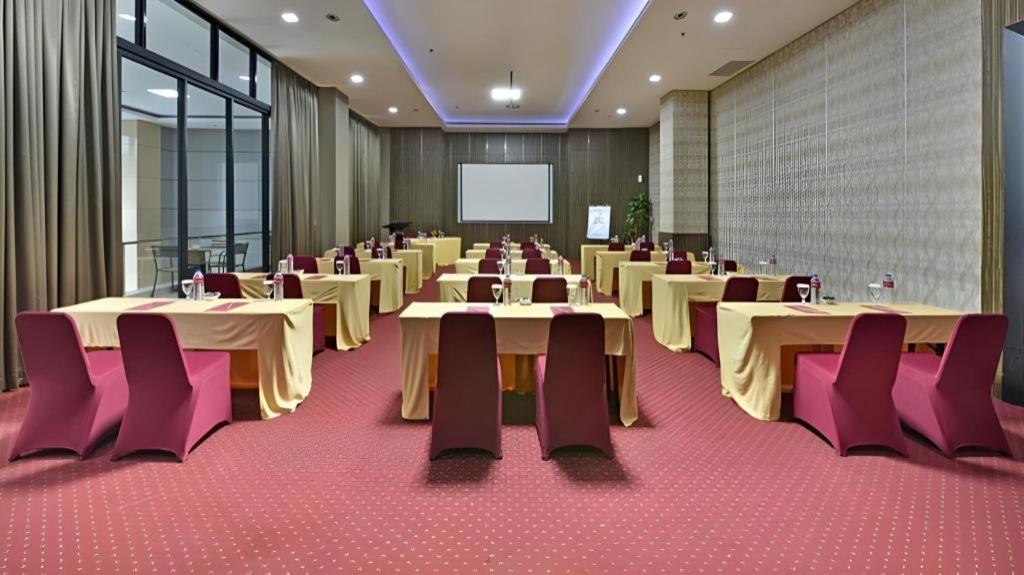 Travello Hotel Bandung Exterior foto