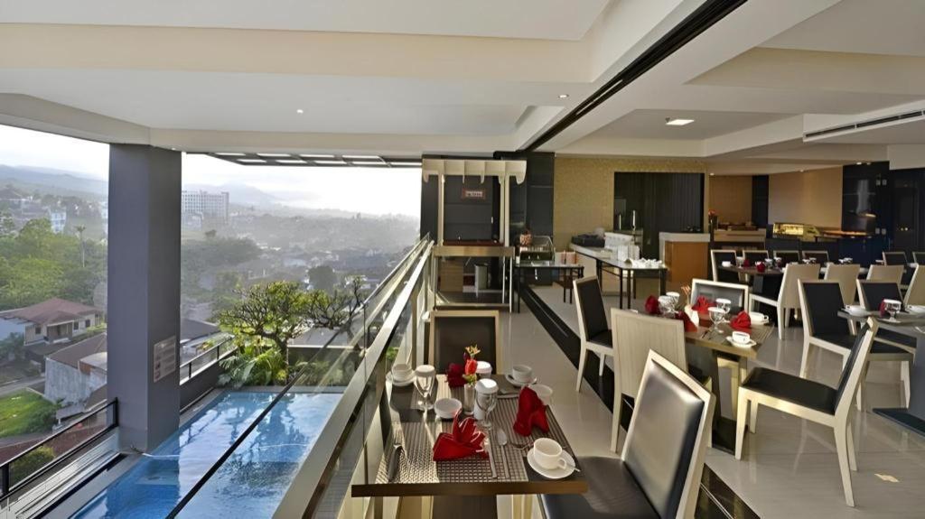 Travello Hotel Bandung Exterior foto